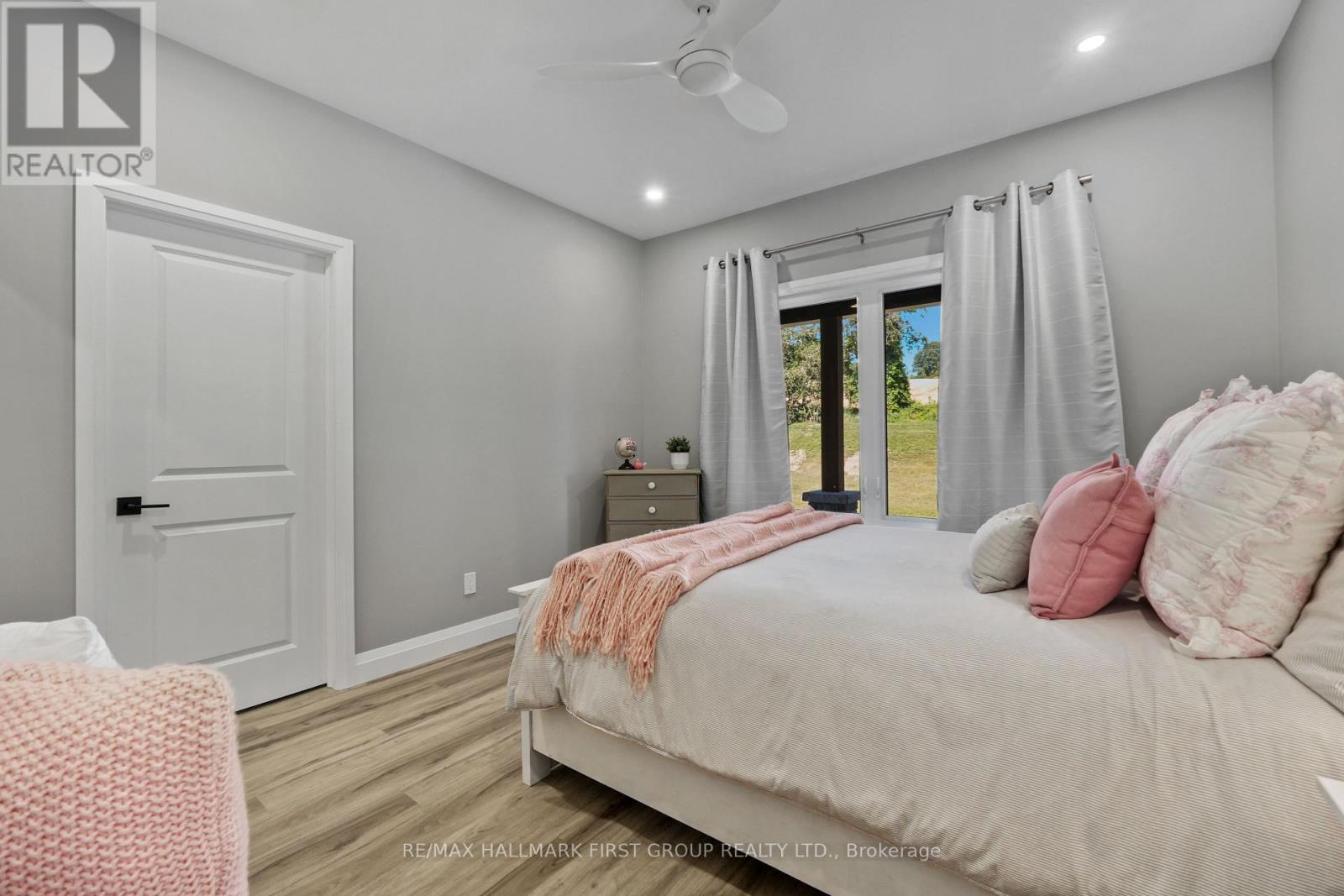 3922 KENNEDY ROAD - 34