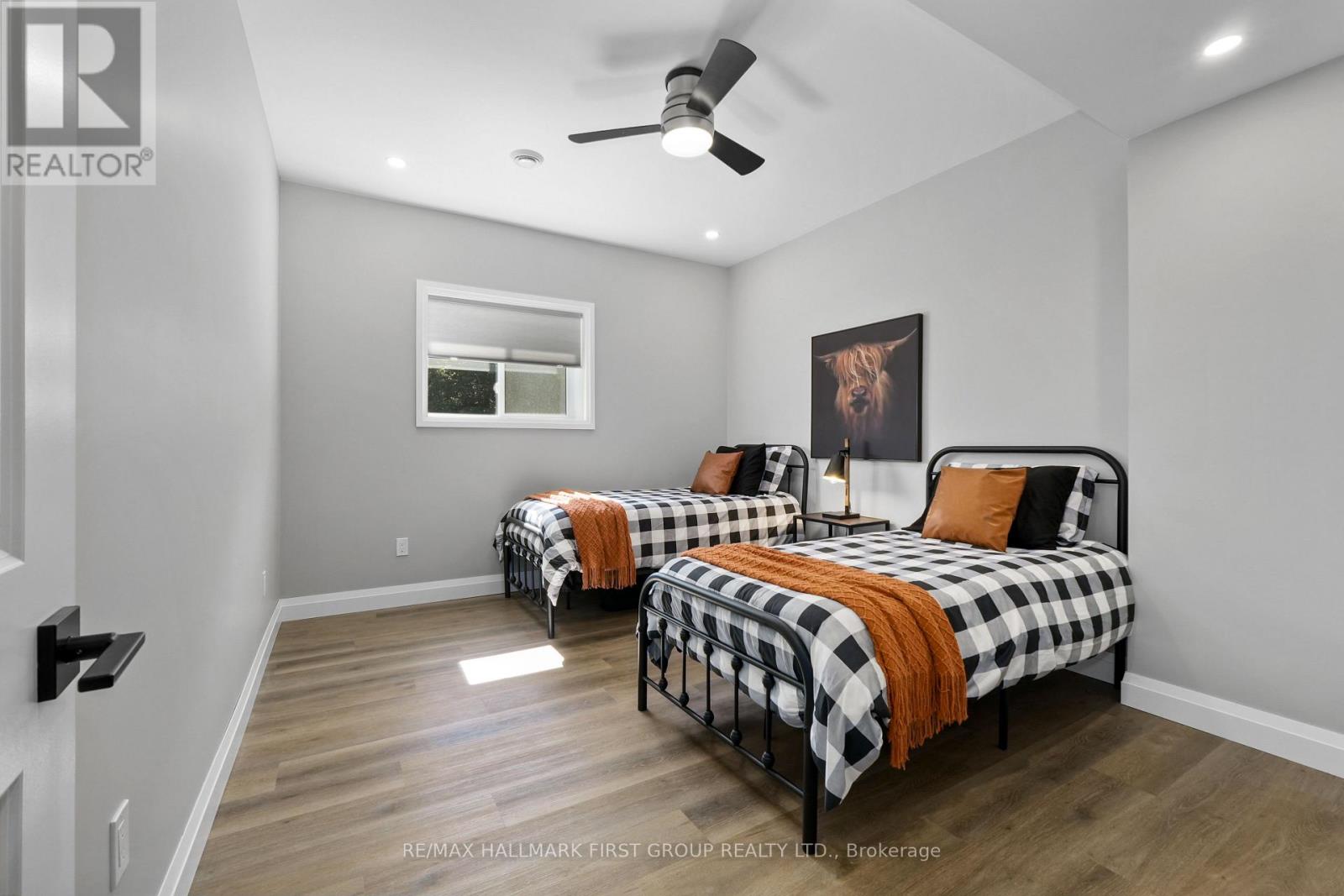 3922 KENNEDY ROAD - 39