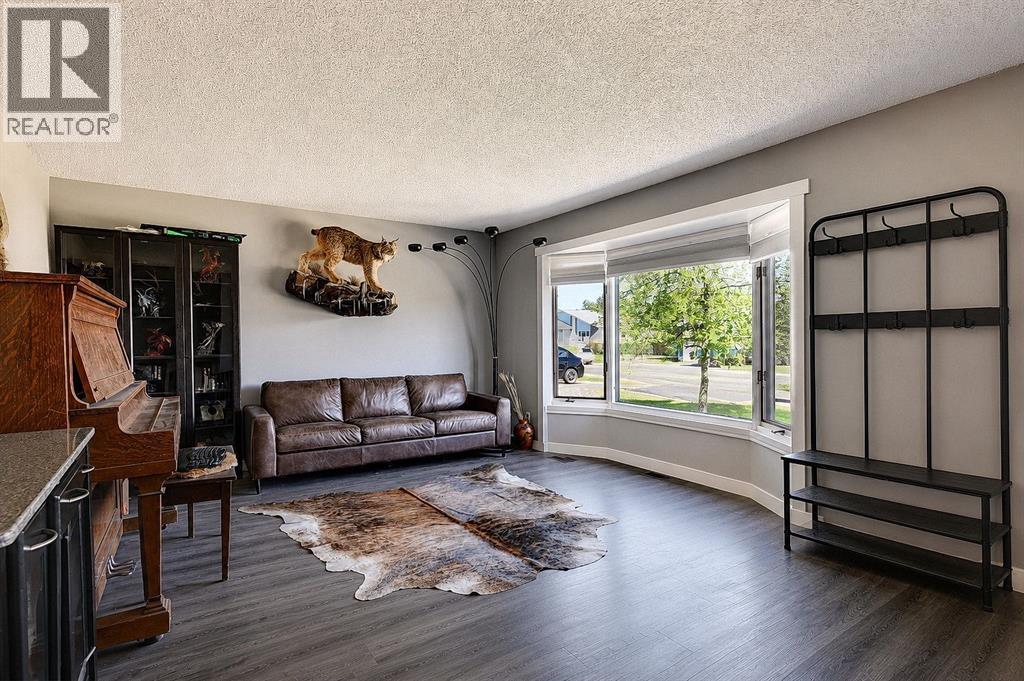 4404, 54 Avenue - Image 3