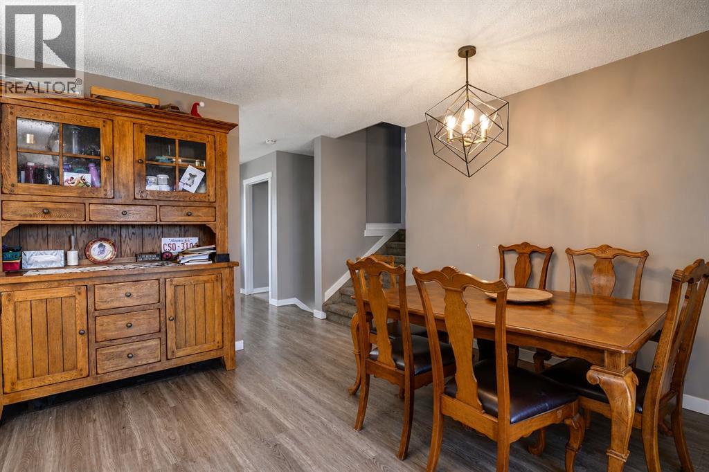 4404, 54 Avenue - 7