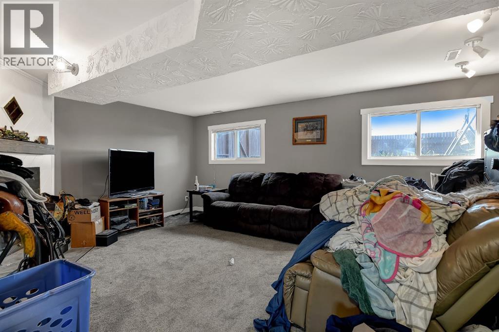 4404, 54 Avenue - 22