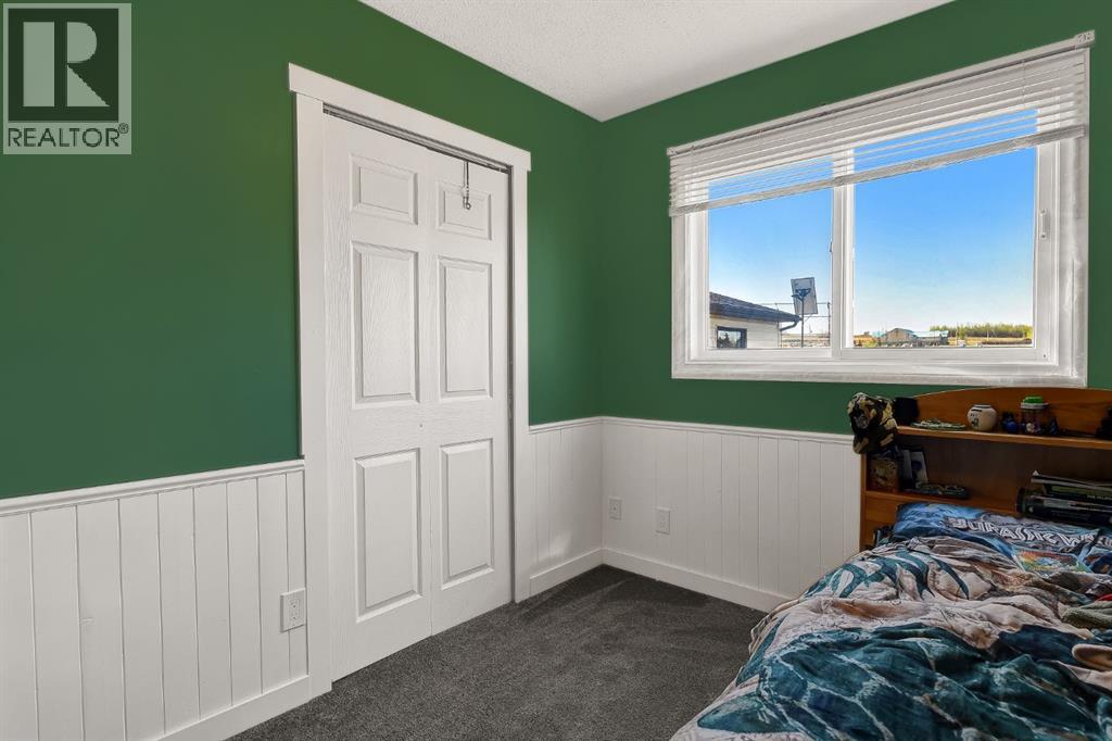 4404, 54 Avenue - 14