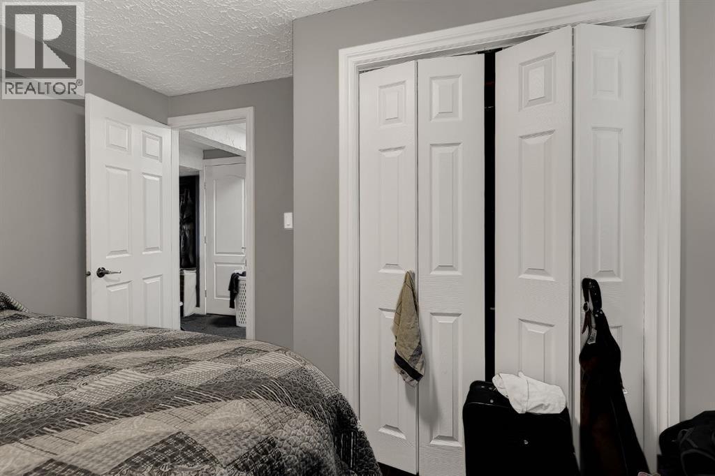 4404, 54 Avenue - 24