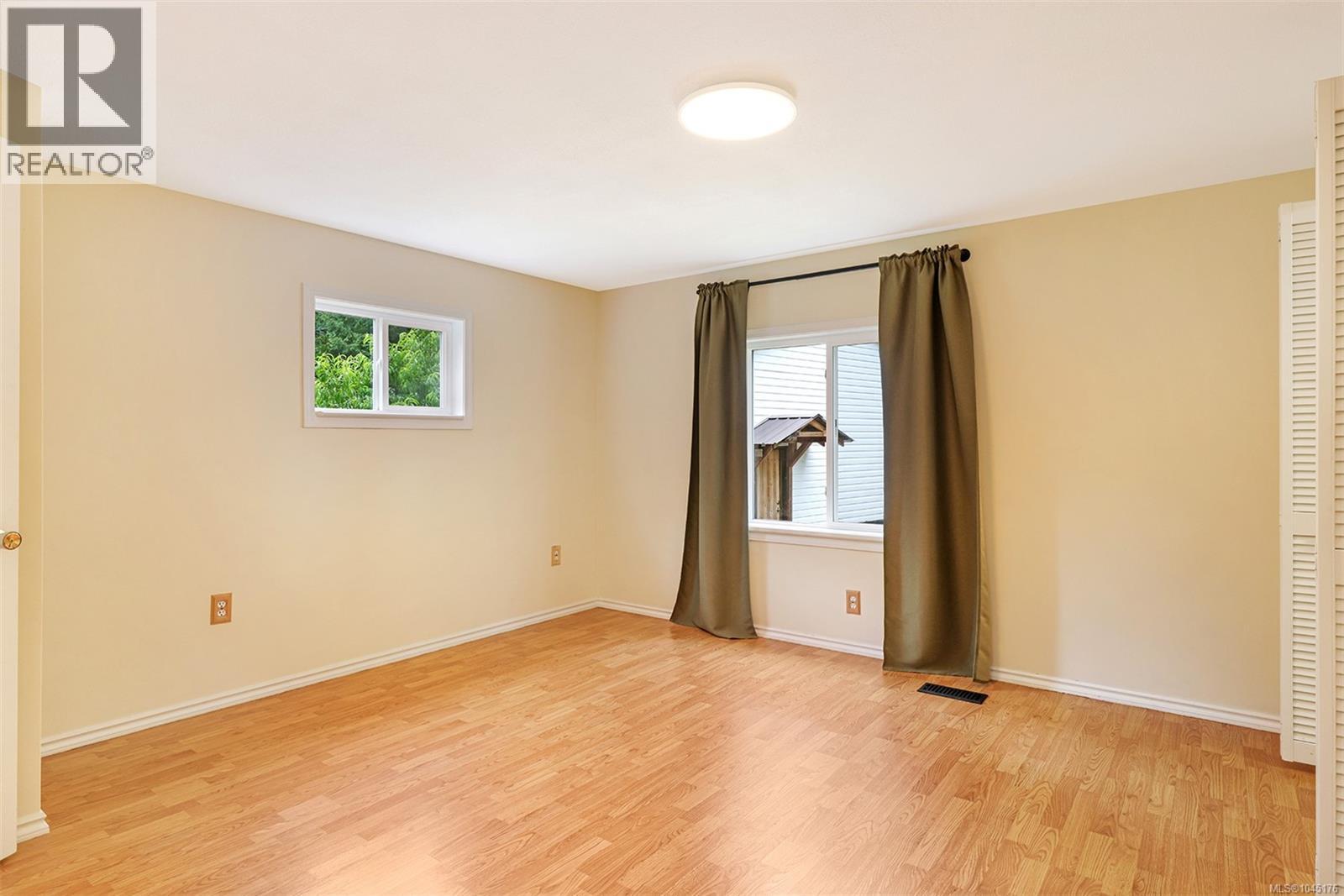 3713 James Cres - 22