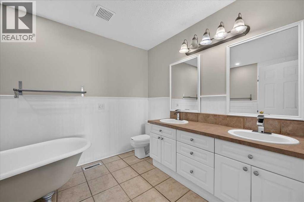 21 Strathearn Gardens SW - 17
