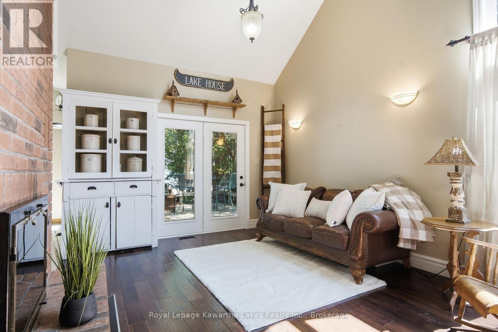 100 PINEWOOD BOULEVARD - Image 10