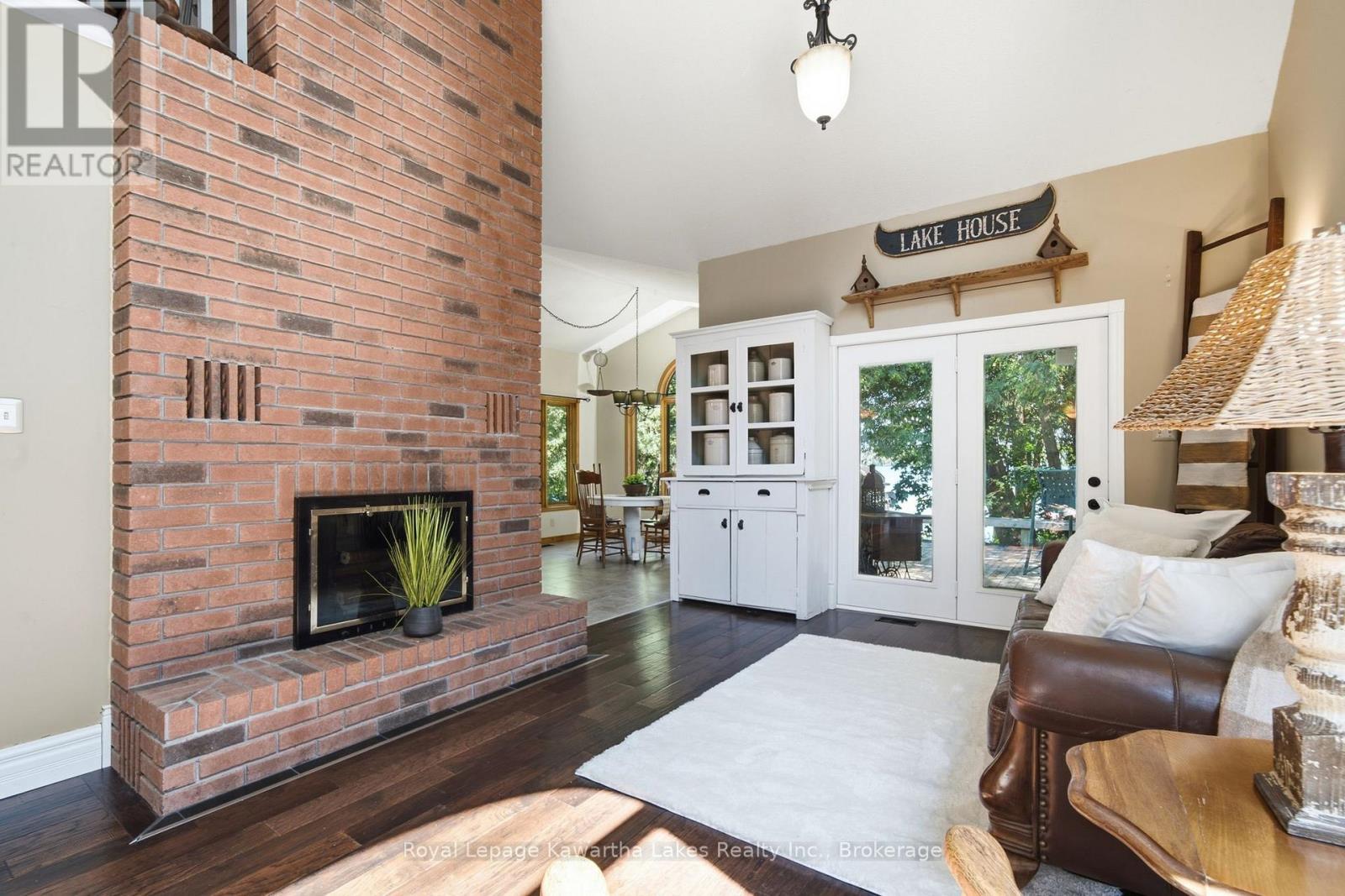 100 PINEWOOD BOULEVARD - Image 11