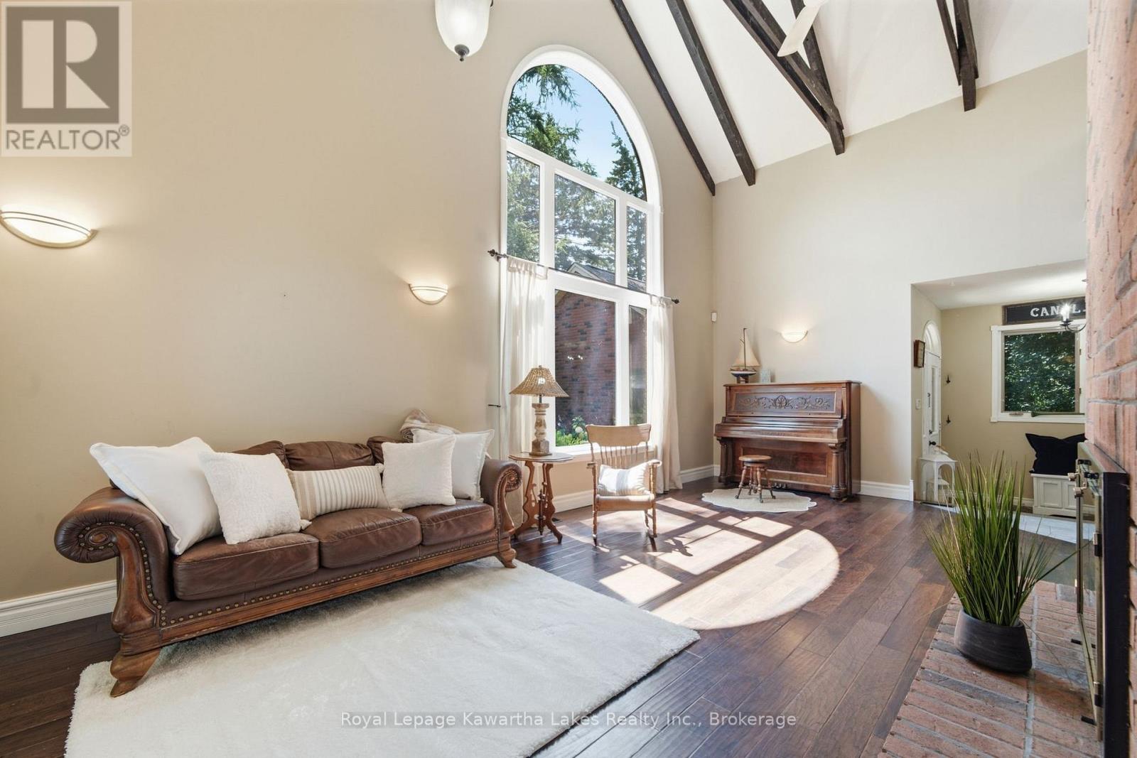 100 PINEWOOD BOULEVARD - Image 14