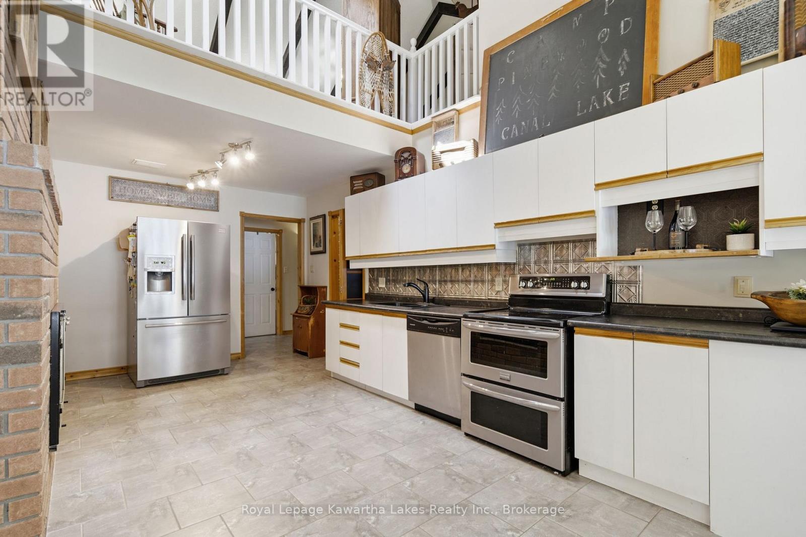 100 PINEWOOD BOULEVARD - Image 17