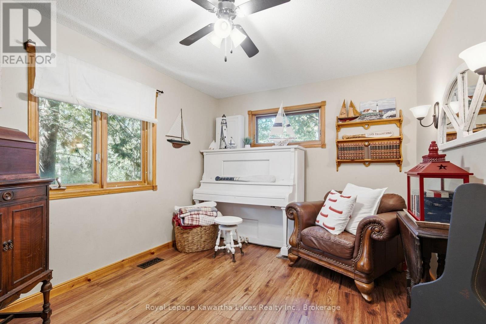 100 PINEWOOD BOULEVARD - Image 21