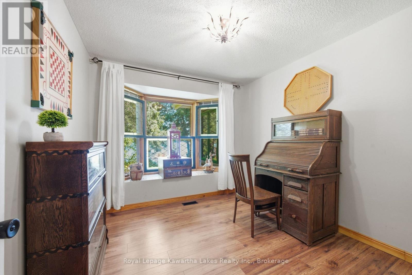 100 PINEWOOD BOULEVARD - Image 22