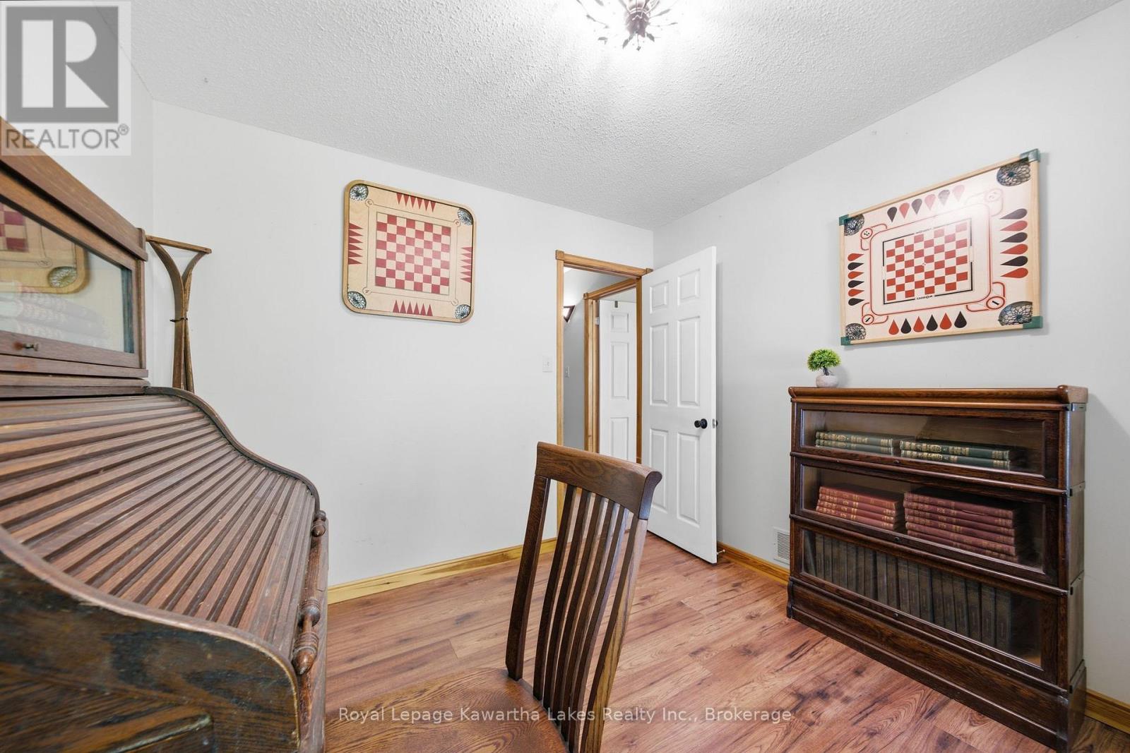 100 PINEWOOD BOULEVARD - Image 23