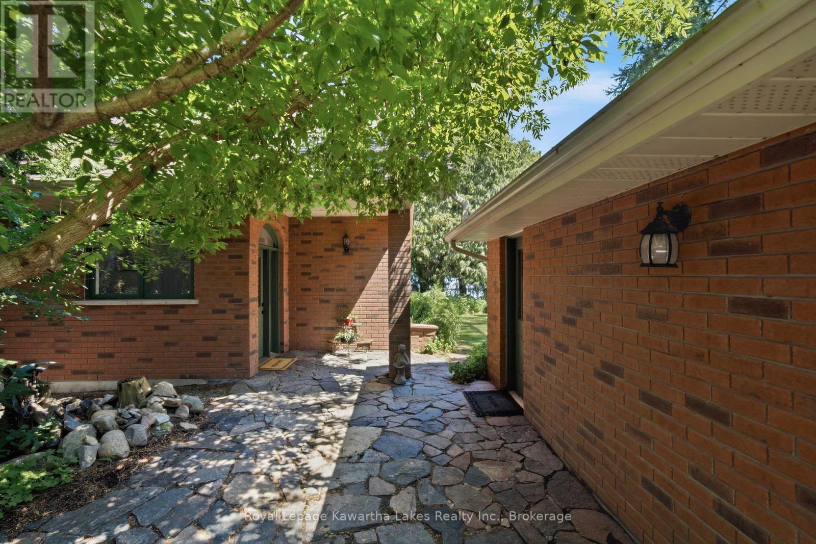 100 PINEWOOD BOULEVARD - Image 3