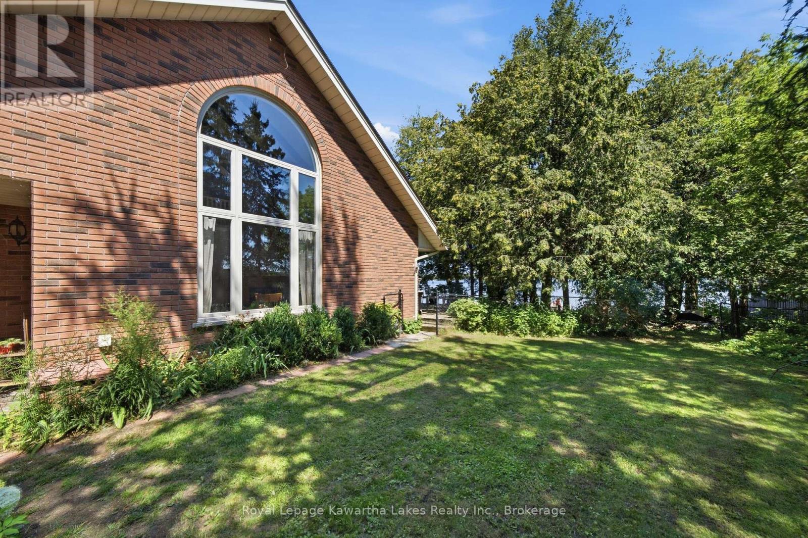 100 PINEWOOD BOULEVARD - Image 34
