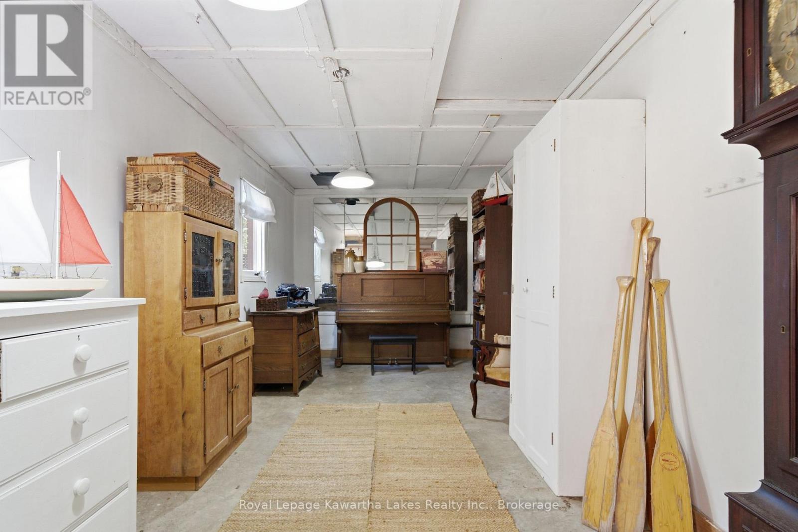 100 PINEWOOD BOULEVARD - Image 42