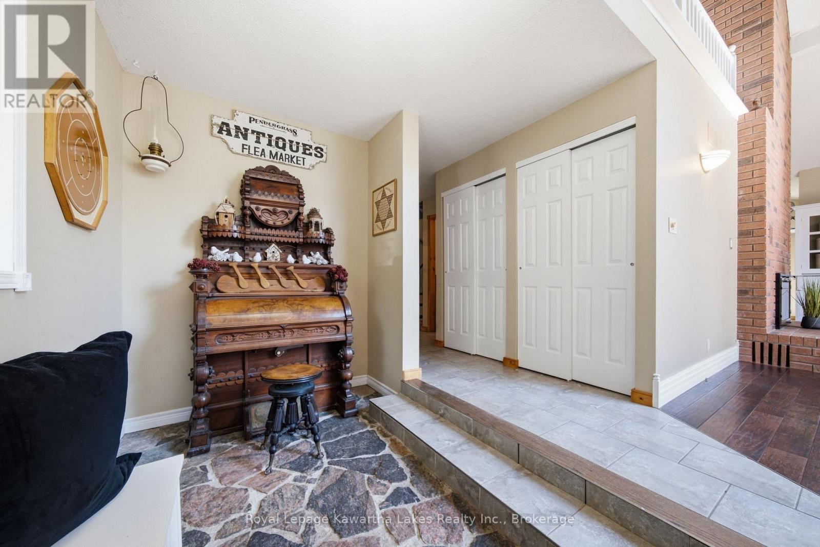 100 PINEWOOD BOULEVARD - 7