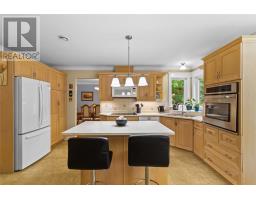 48 Squires Avenue thumbnail 16