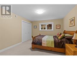 48 Squires Avenue thumbnail 30