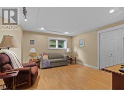 48 Squires Avenue thumbnail 31