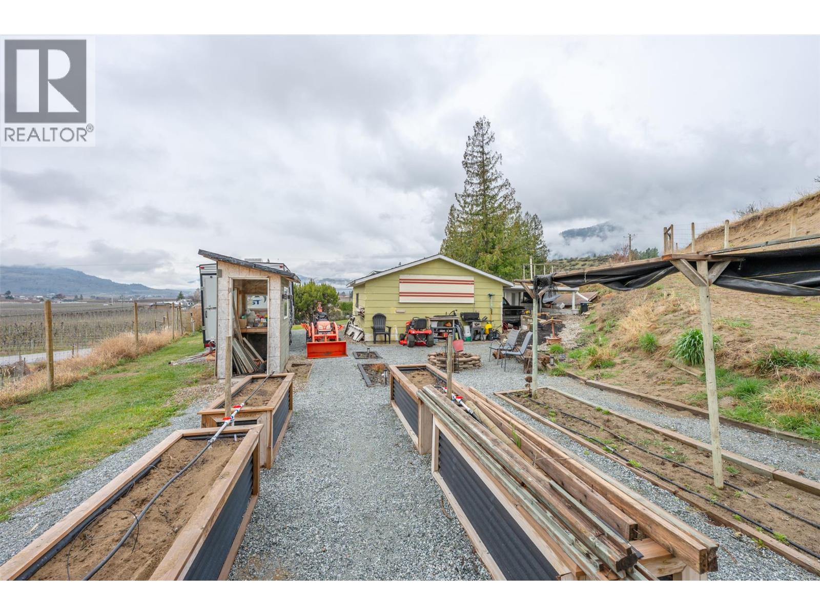 1418 FAIRVIEW Road, Oliver