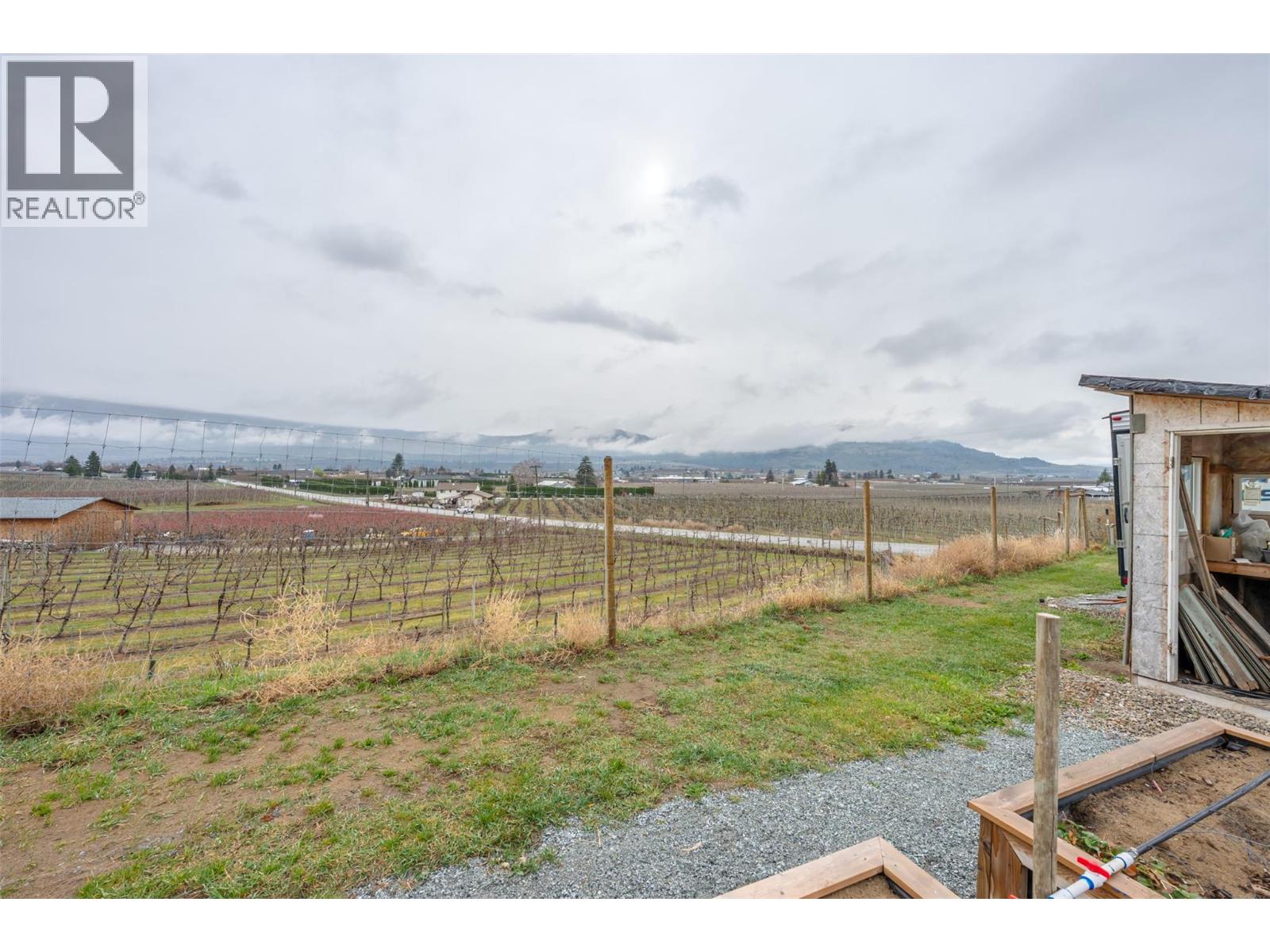 1418 FAIRVIEW Road, Oliver