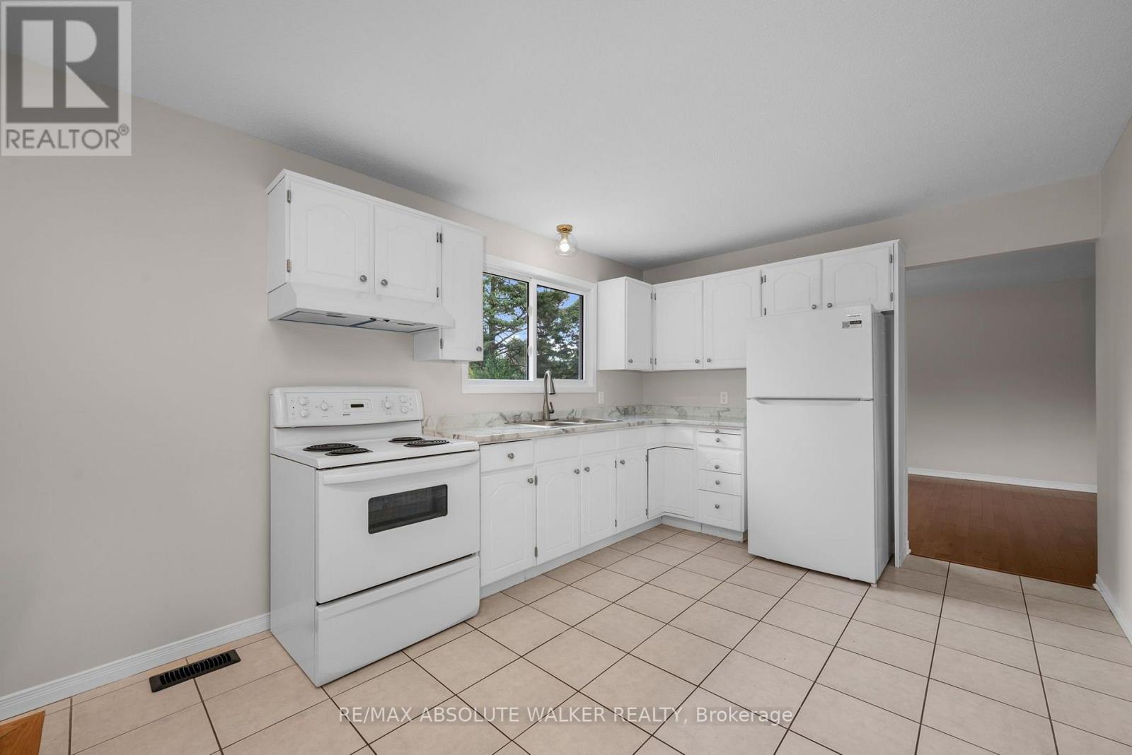 3 Bed, 2 Bath House for Sale in Ottawa – 1447 STAGECOACH ROAD, Ottawa – MLS# X13645400 - Image 14