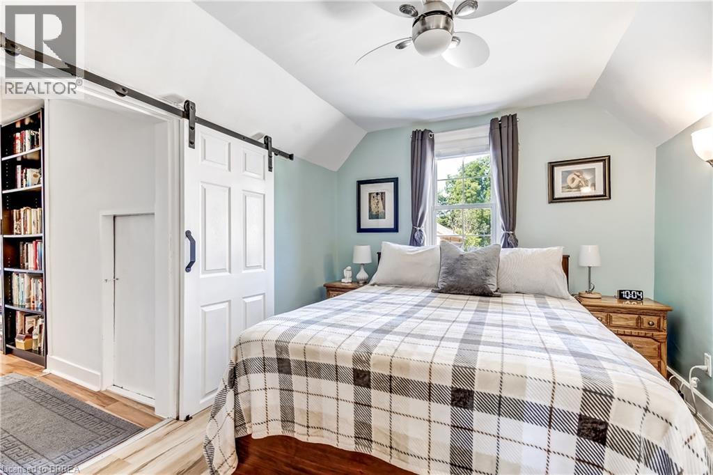 6 TOLHURST Avenue - 16