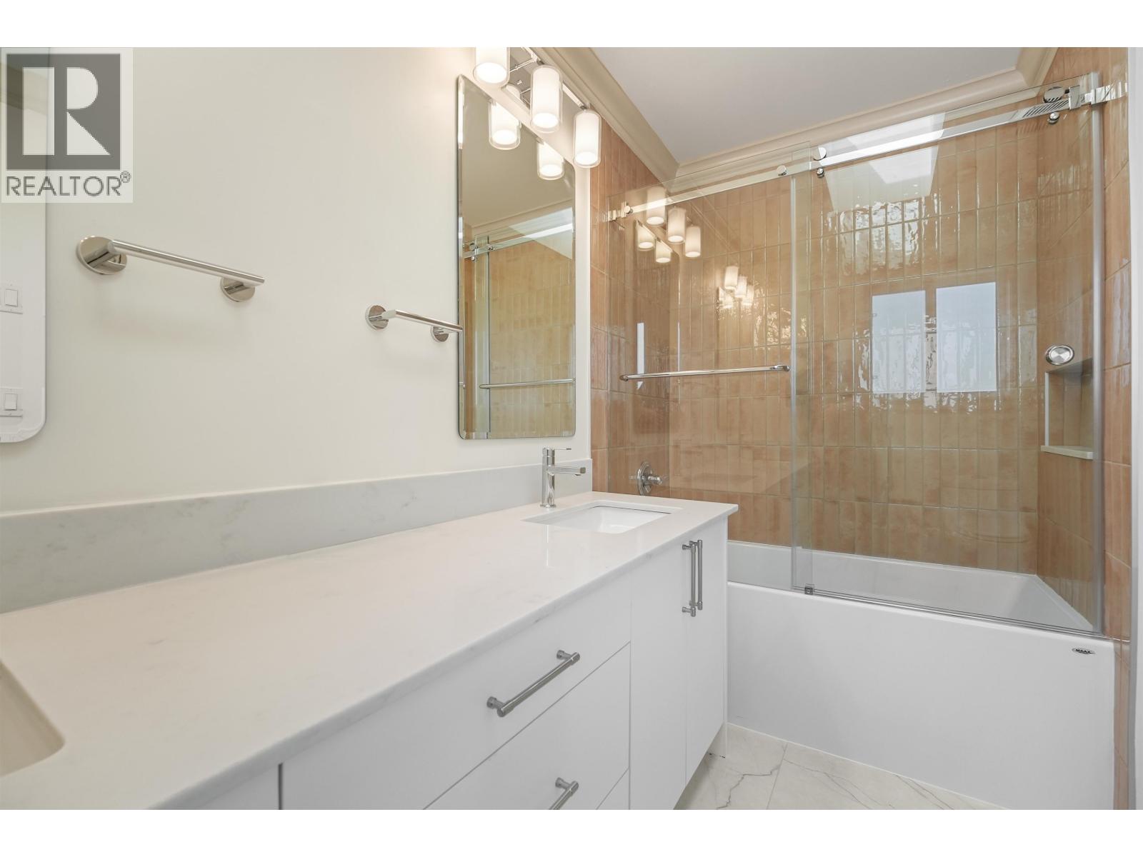8 Bed, 6 Bath House for Sale in Vancouver – 5454 SLOCAN ST STREET, Vancouver – MLS# R3153283 - Image 18
