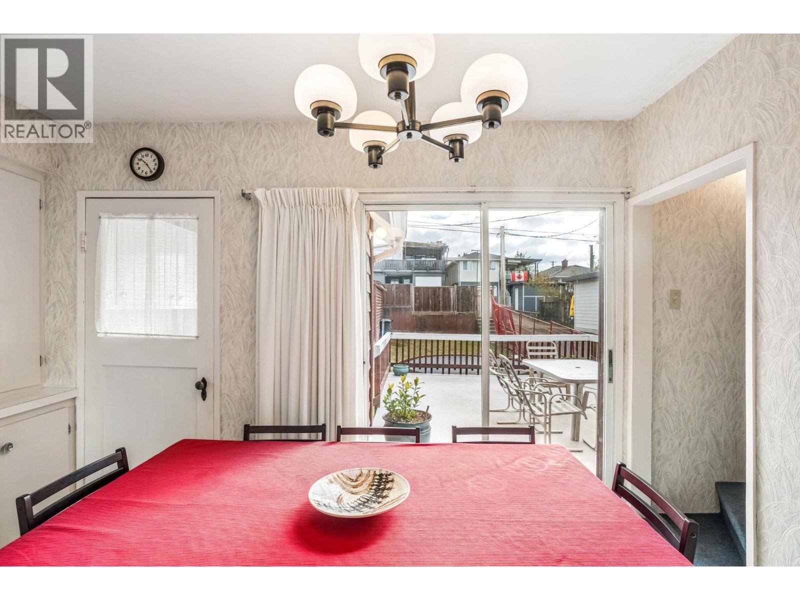 16 N HYTHE AVENUE, Burnaby