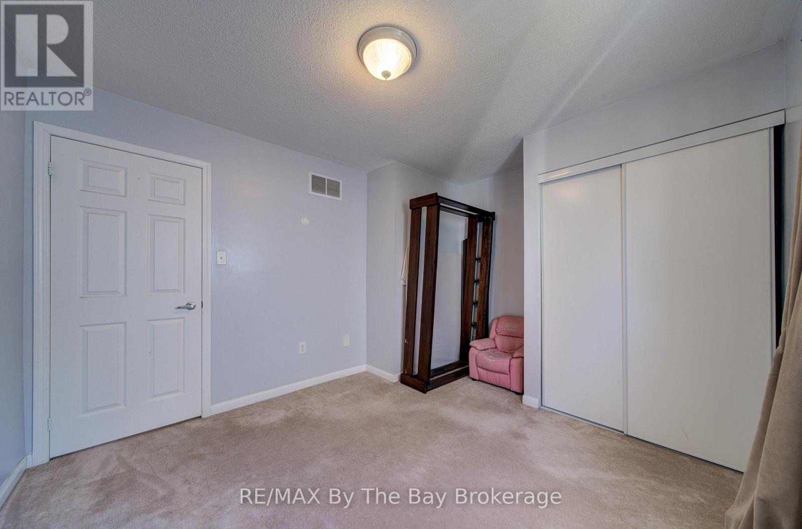 88 WESLEY AVENUE - 25