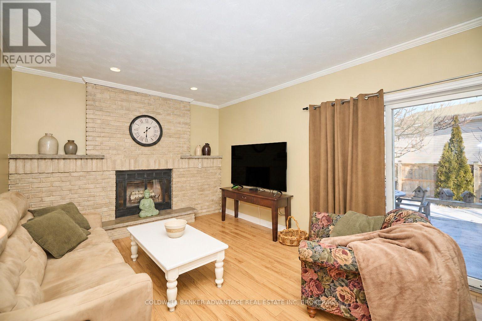 28 DIXON CRESCENT - Image 8