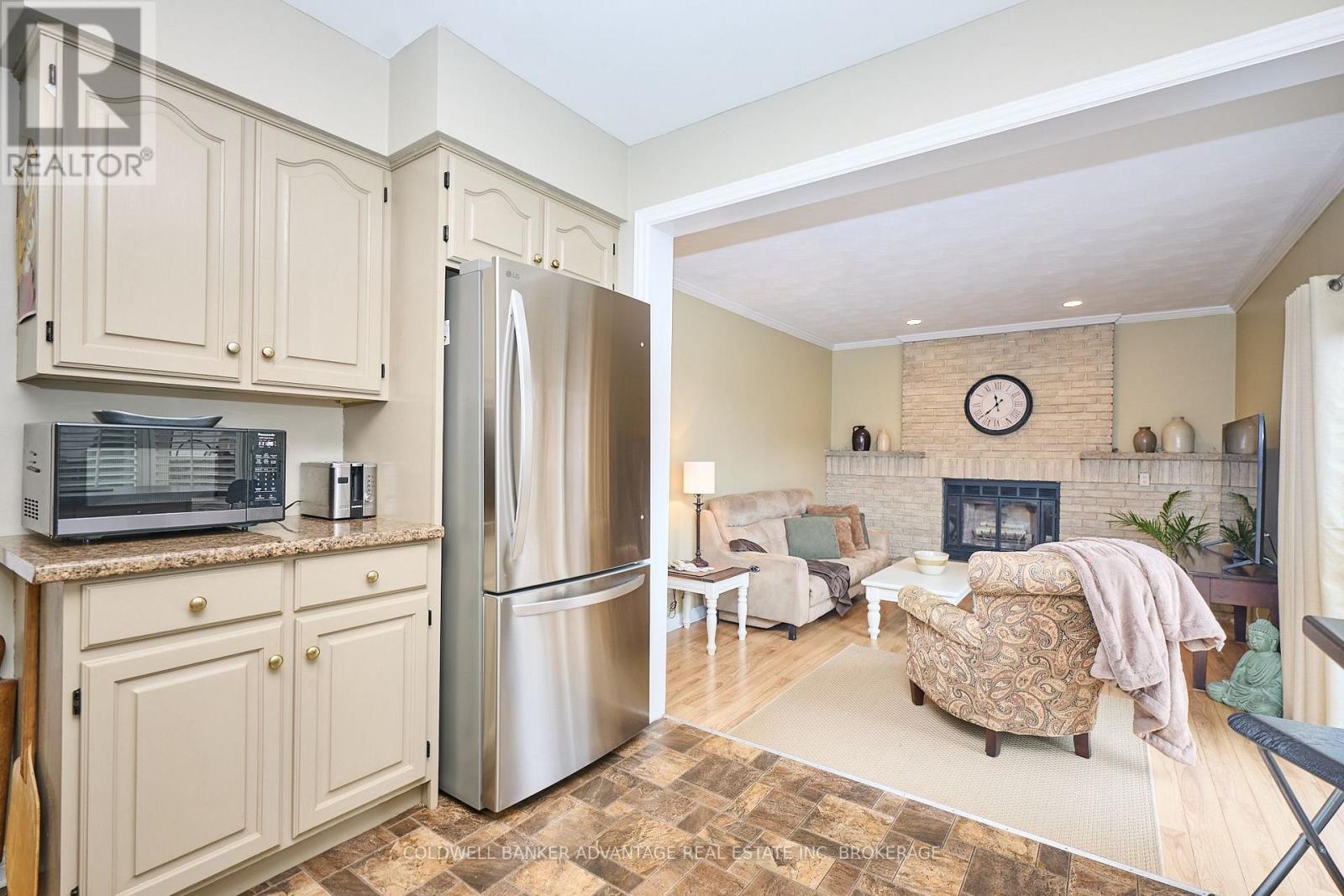 28 DIXON CRESCENT - Image 7
