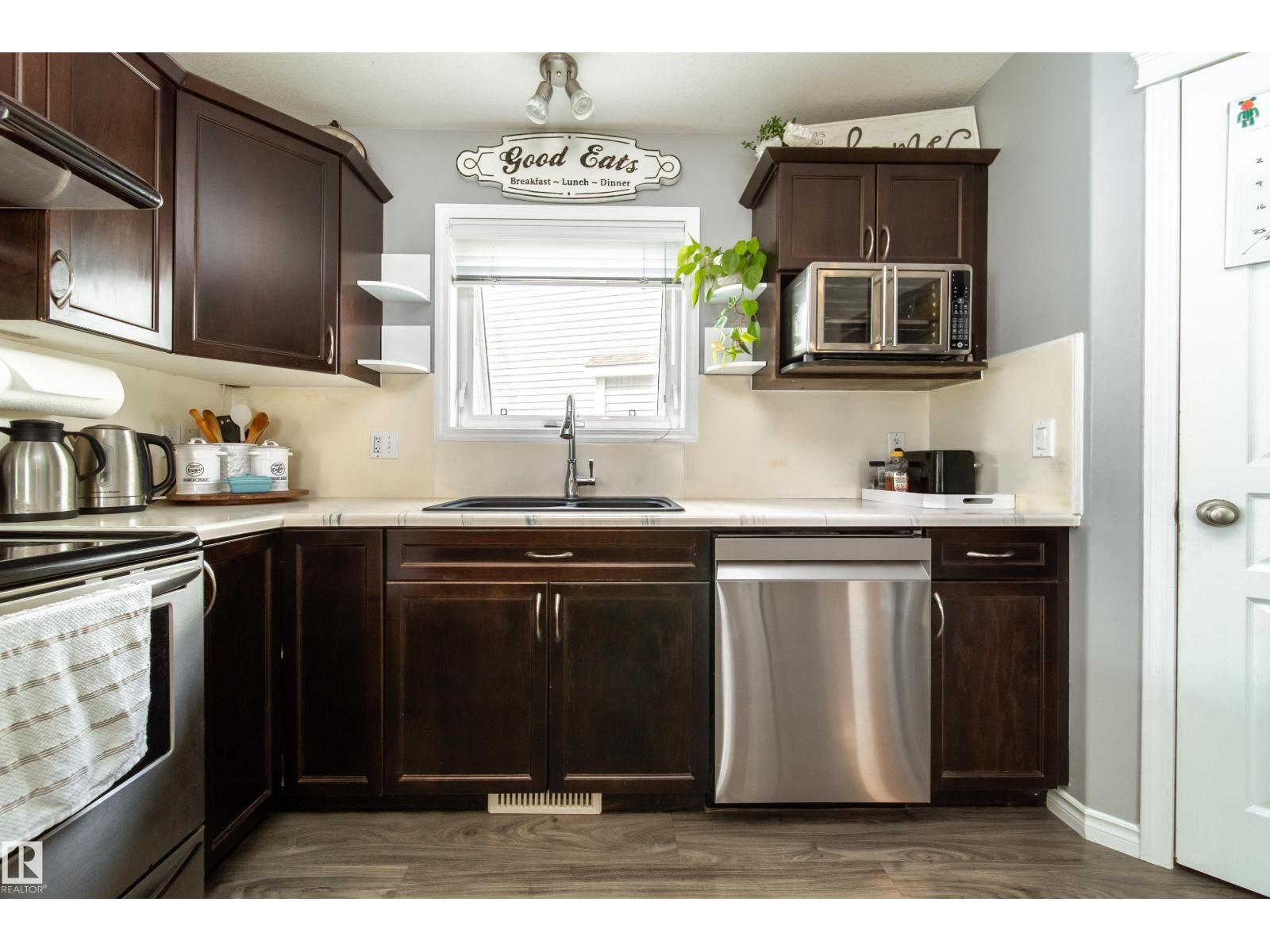 7239 21 AV SW - 17