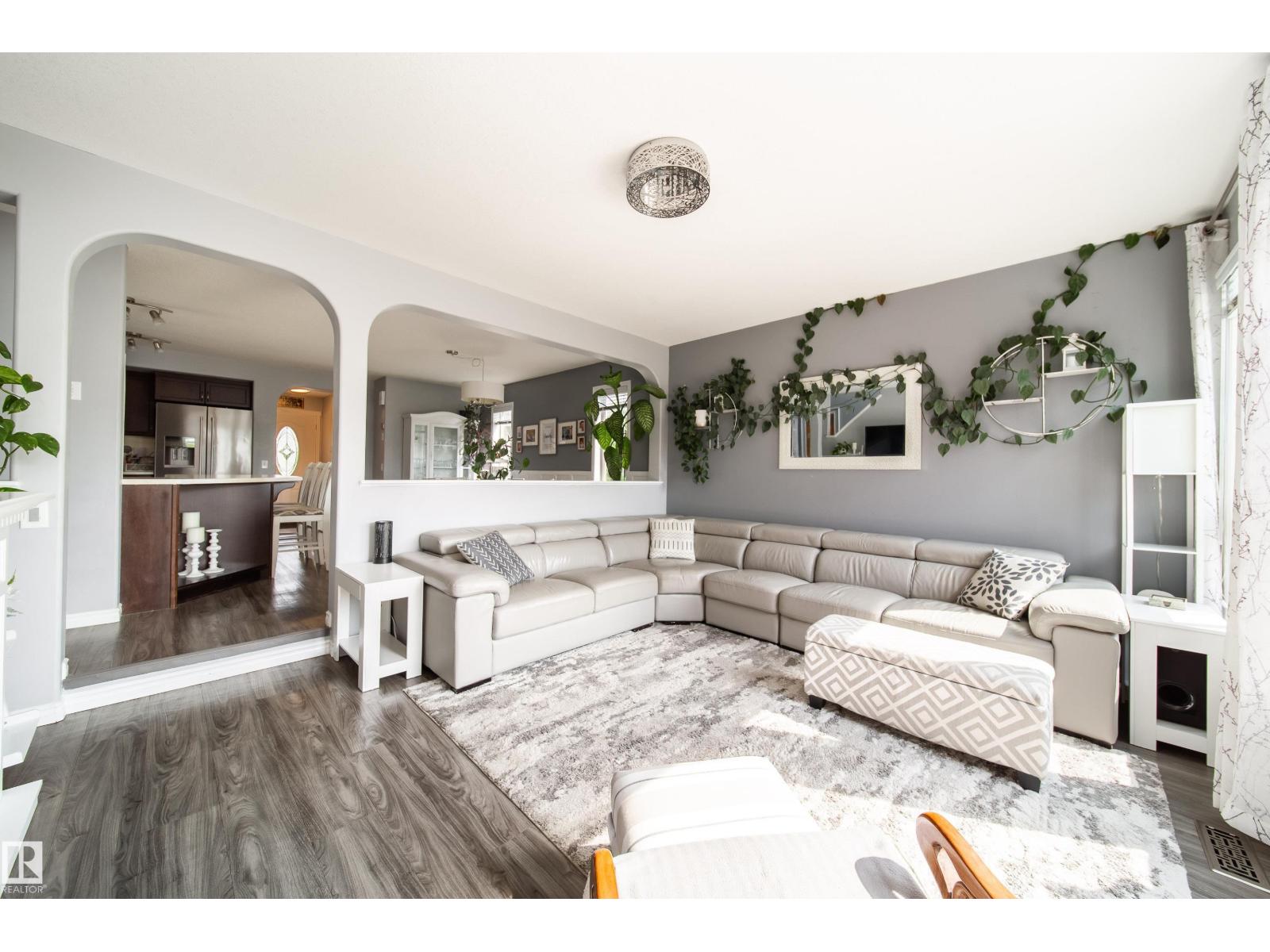 7239 21 AV SW - 21