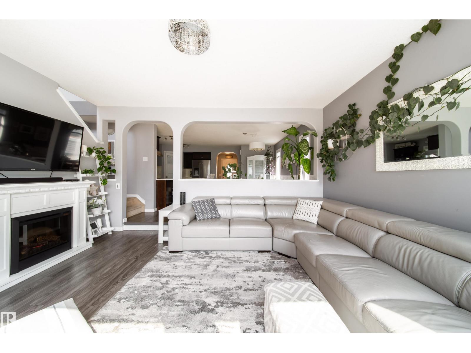 7239 21 AV SW - 22