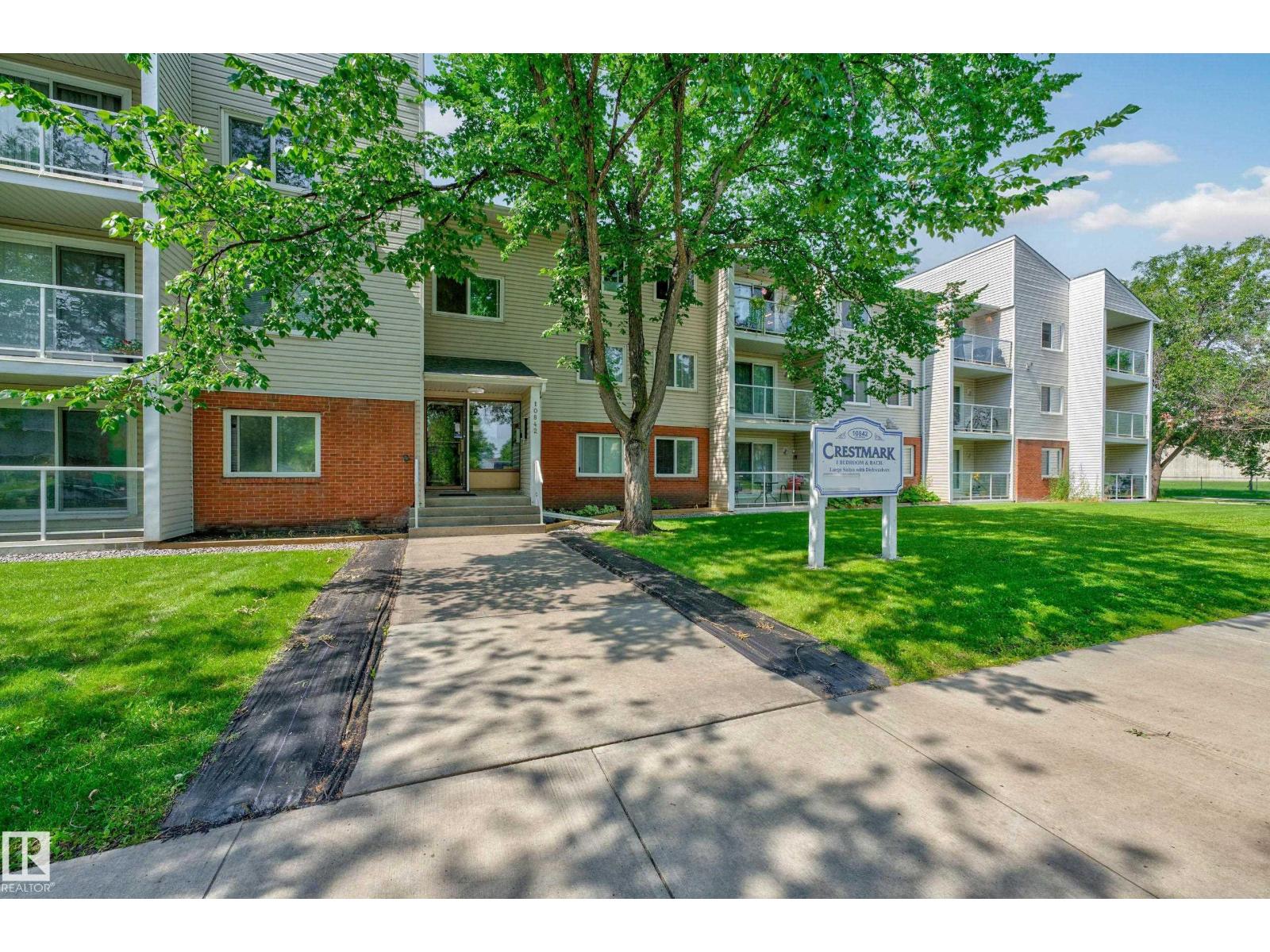 #206 10842 107 ST NW - 24