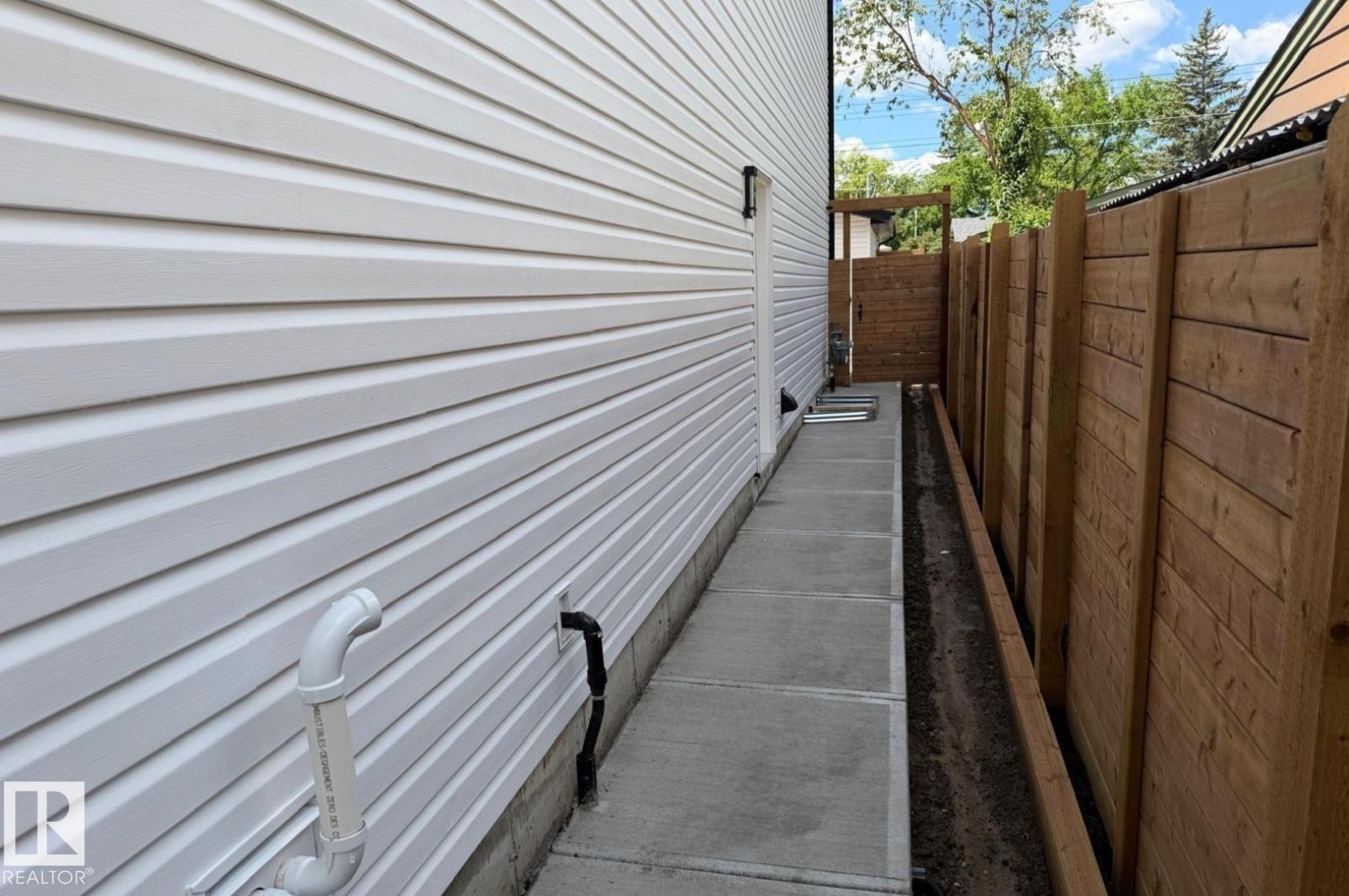 13034 123A ST NW - 38