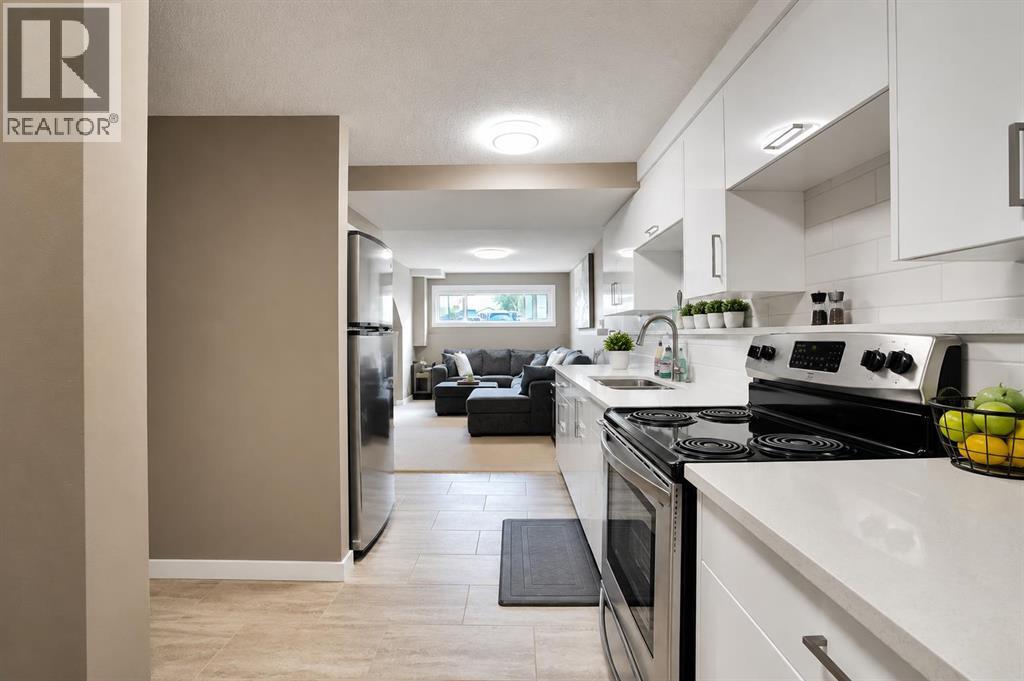 115 Abingdon Crescent NE - 16