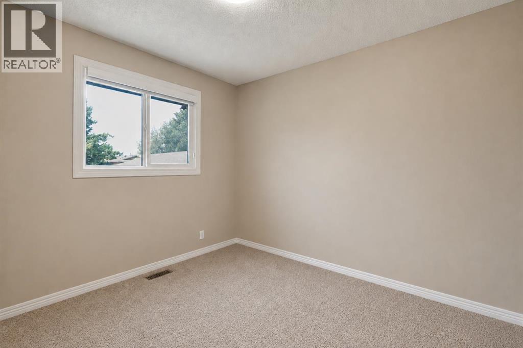 115 Abingdon Crescent NE - Image 11