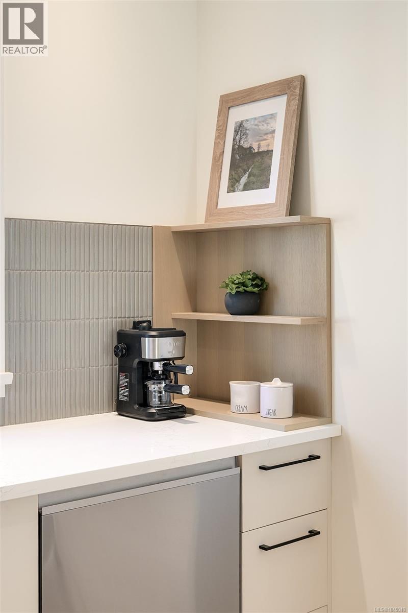 2 1514 Foul Bay Road, Victoria
