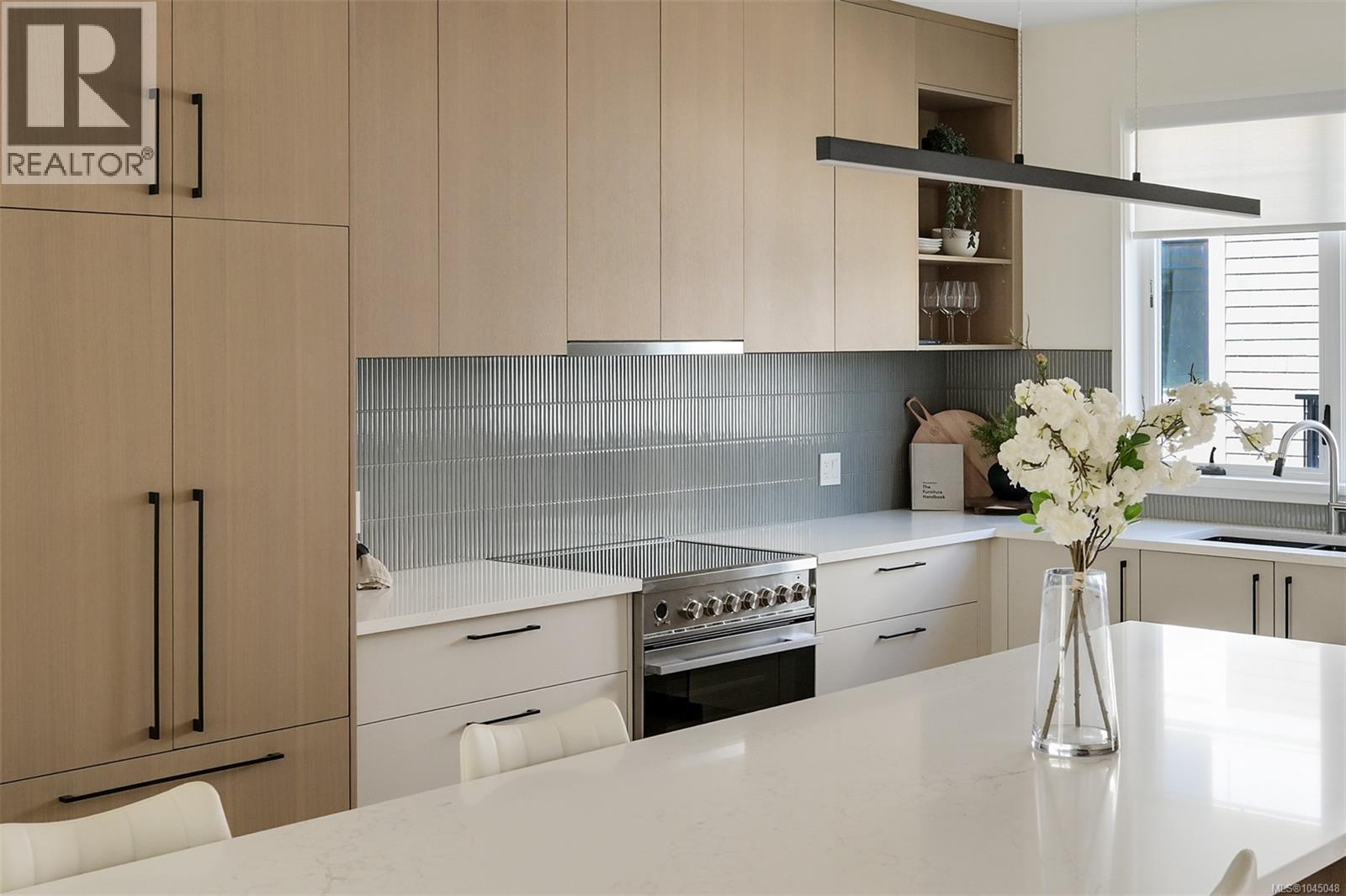 2 1514 Foul Bay Road, Victoria
