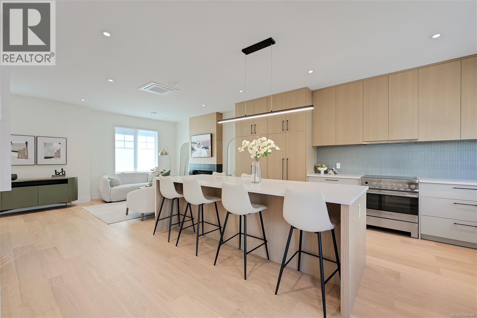 2 1514 Foul Bay Road, Victoria