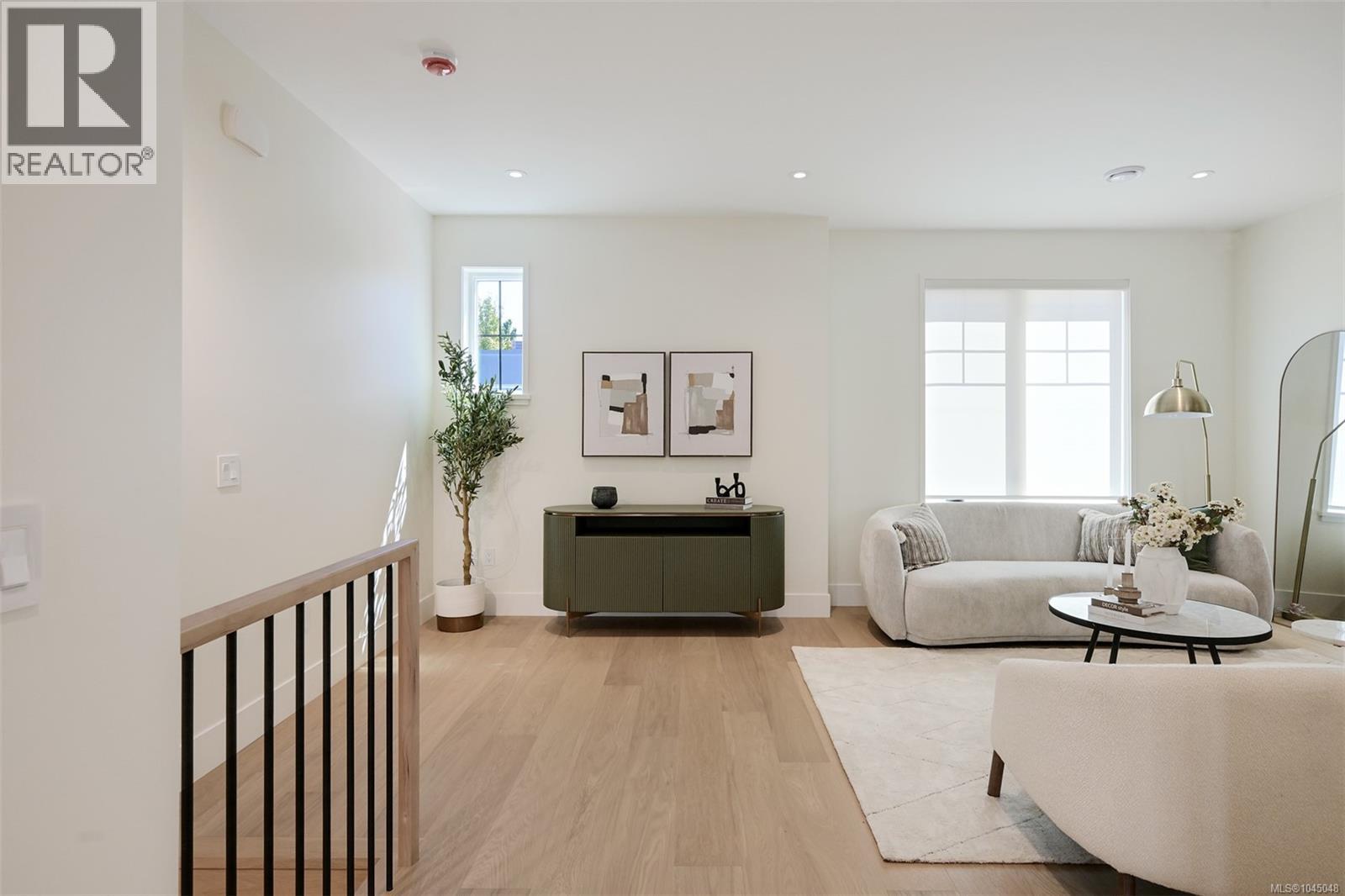 2 1514 Foul Bay Road, Victoria