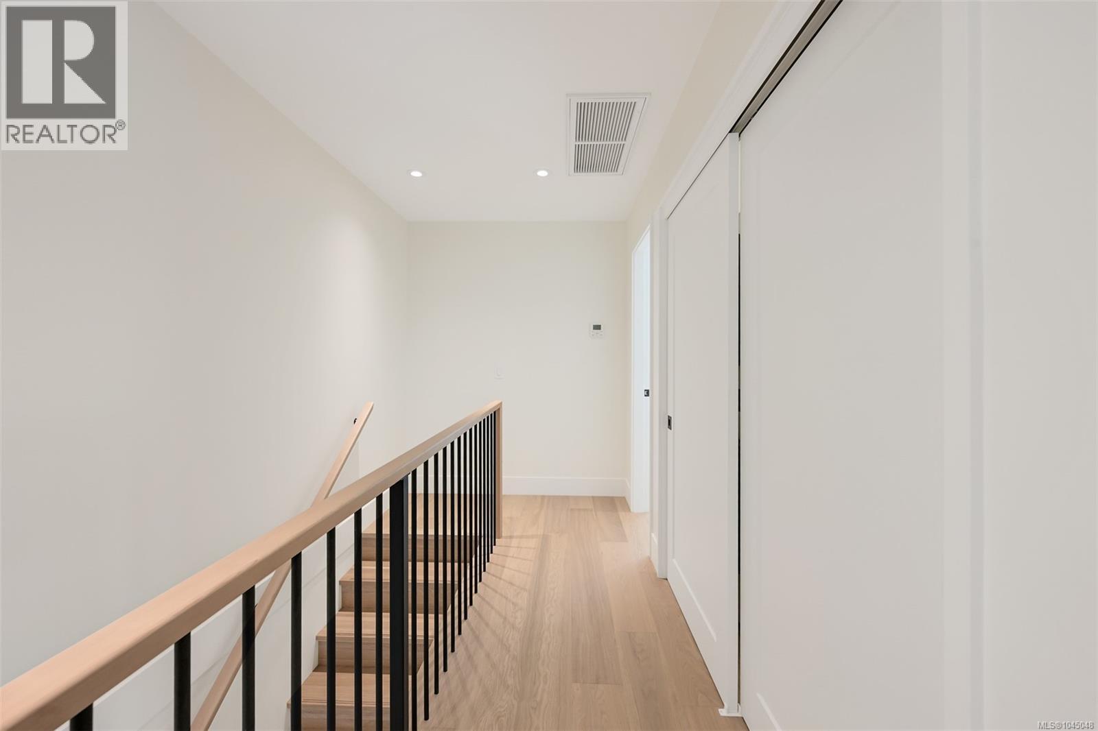2 1514 Foul Bay Road, Victoria