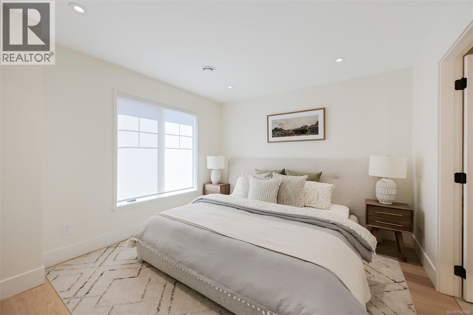 2 1514 Foul Bay Road, Victoria