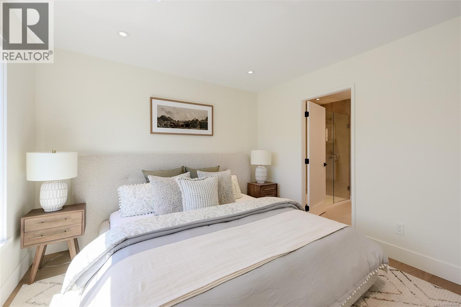 2 1514 Foul Bay Road, Victoria