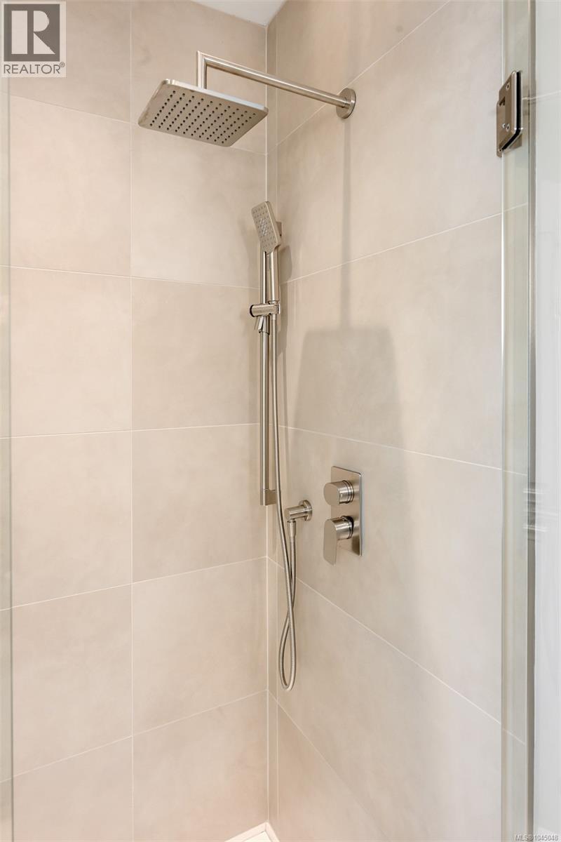 2 1514 Foul Bay Road, Victoria