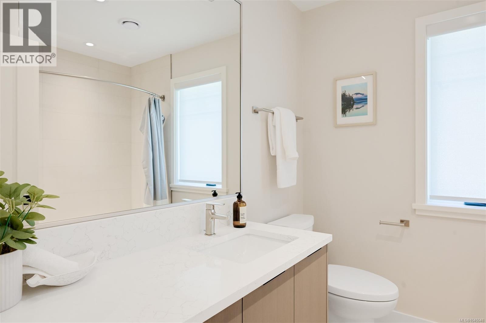 2 1514 Foul Bay Road, Victoria