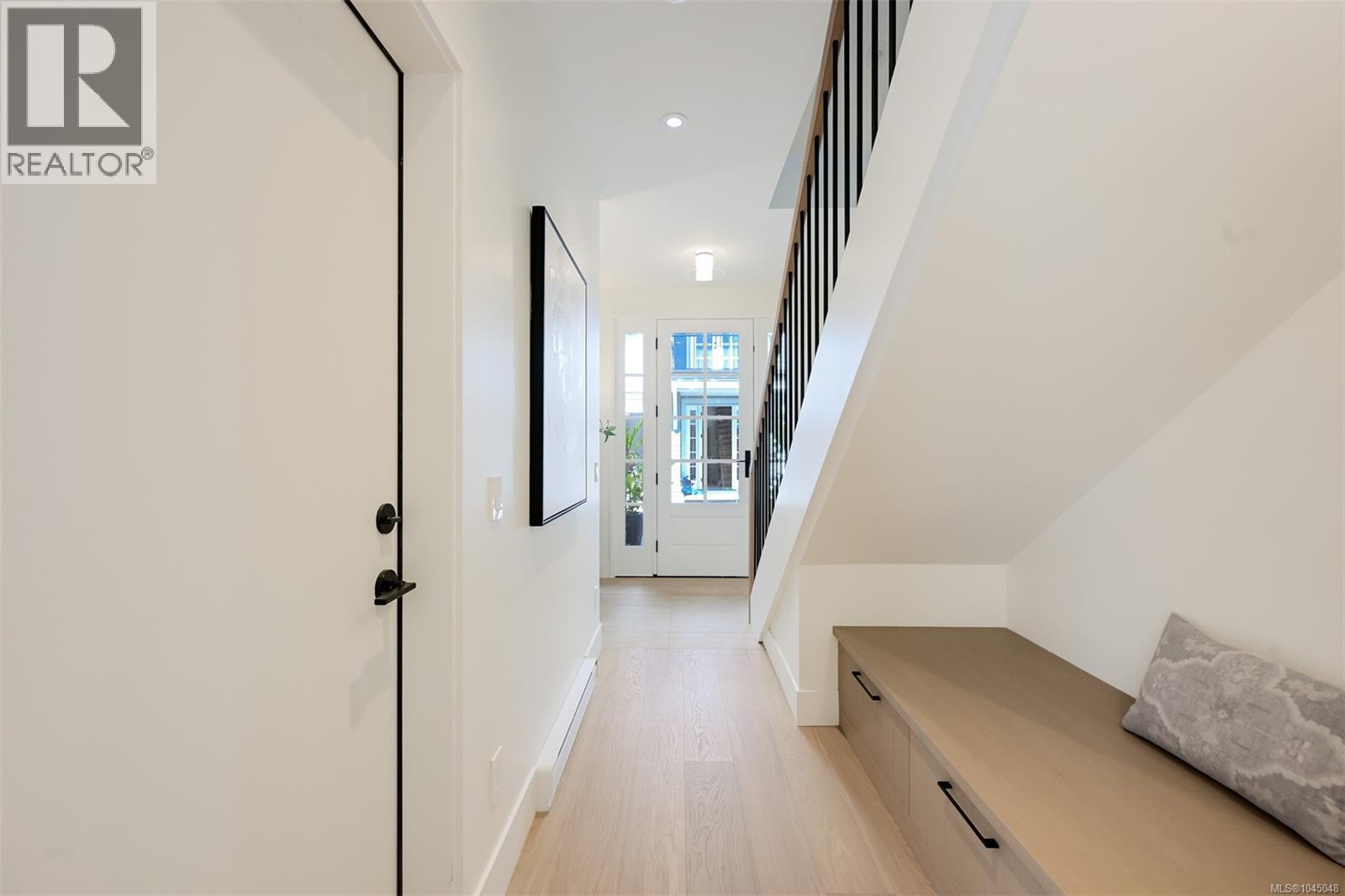 2 1514 Foul Bay Road, Victoria