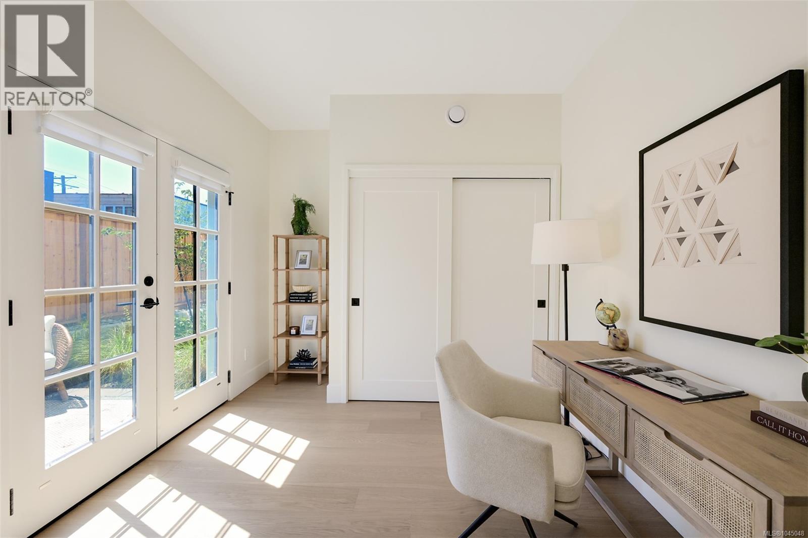 2 1514 Foul Bay Road, Victoria
